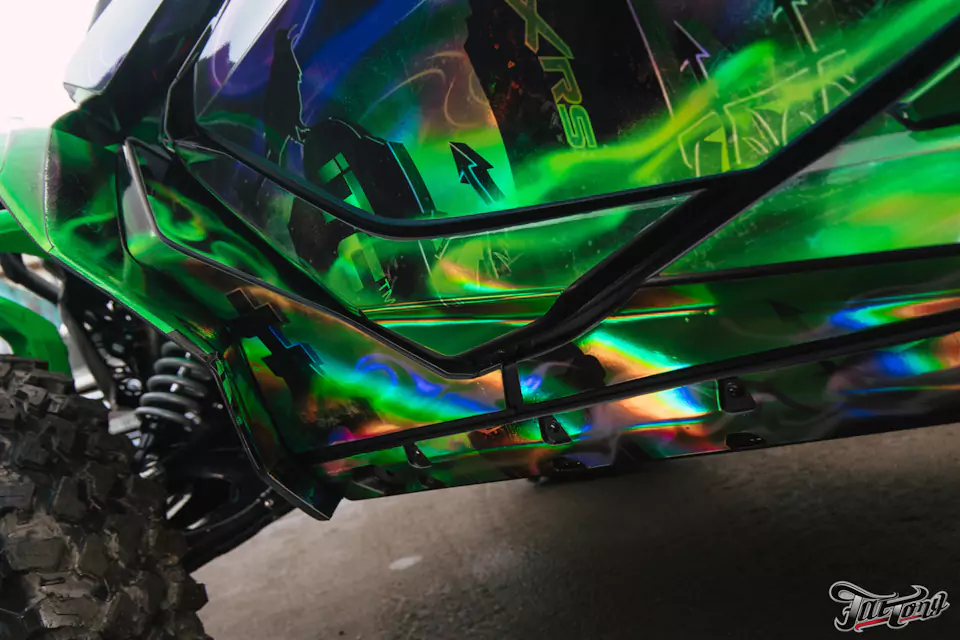 Оклеили багги BRP CAN-AM Maverick R X RS в яркую винилографию!